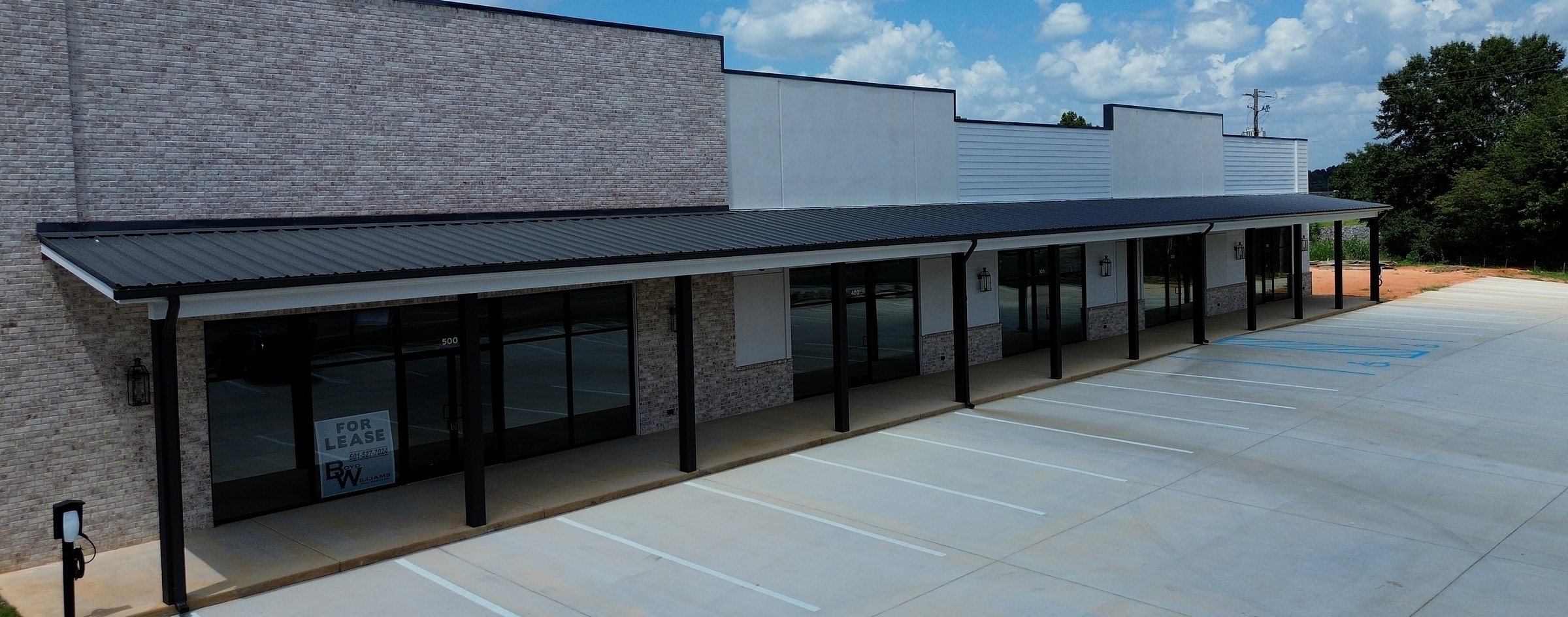 Frontage Road Exchange, newly built retail on 900 N Frontage Rd, Meridian MS